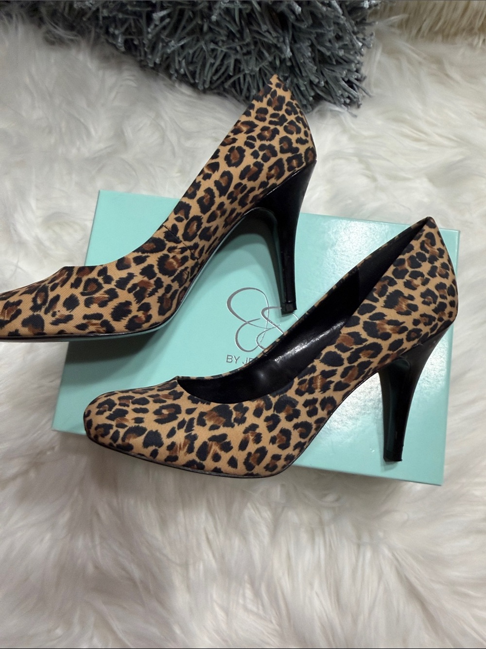 Jessica Simpson JP-OSCAR Leopard Print Pointed Toe Pumps - Size 10W